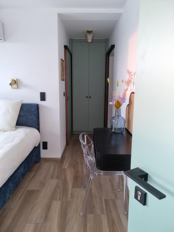 Cerf, Ouvre-Moi B&B โรชฟอร์ ภายนอก รูปภาพ