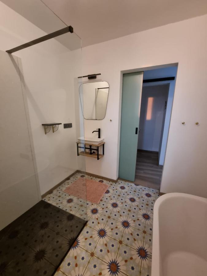 Cerf, Ouvre-Moi B&B โรชฟอร์ ภายนอก รูปภาพ