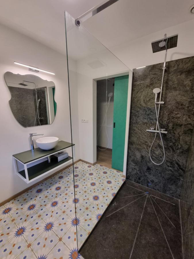Cerf, Ouvre-Moi B&B โรชฟอร์ ภายนอก รูปภาพ