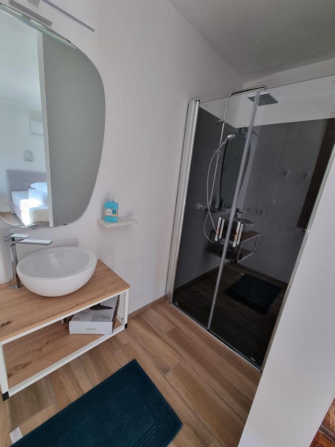 Cerf, Ouvre-Moi B&B โรชฟอร์ ภายนอก รูปภาพ