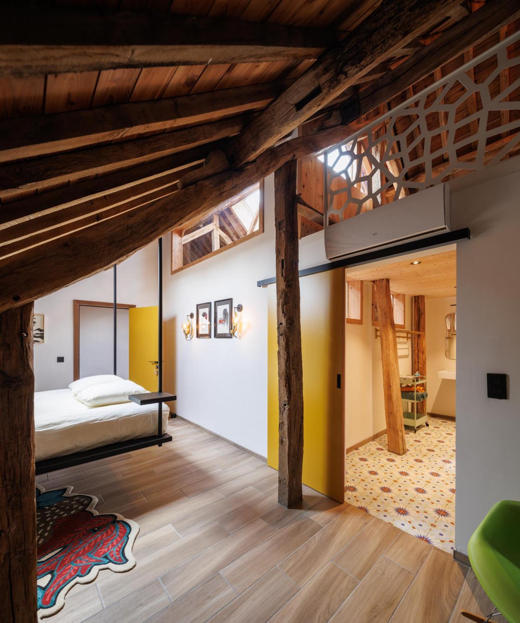 Cerf, Ouvre-Moi B&B โรชฟอร์ ภายนอก รูปภาพ